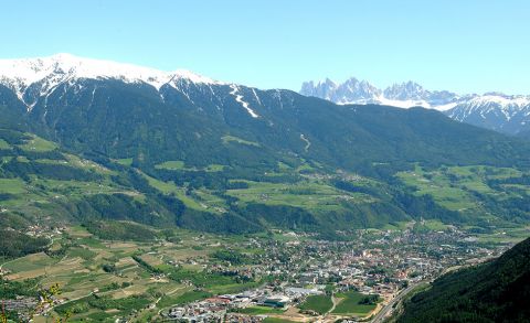 Panoramaaufnahme von Brixen und seiner Umgebung